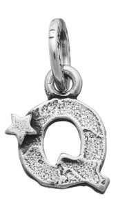 Charm "Q" con stelle